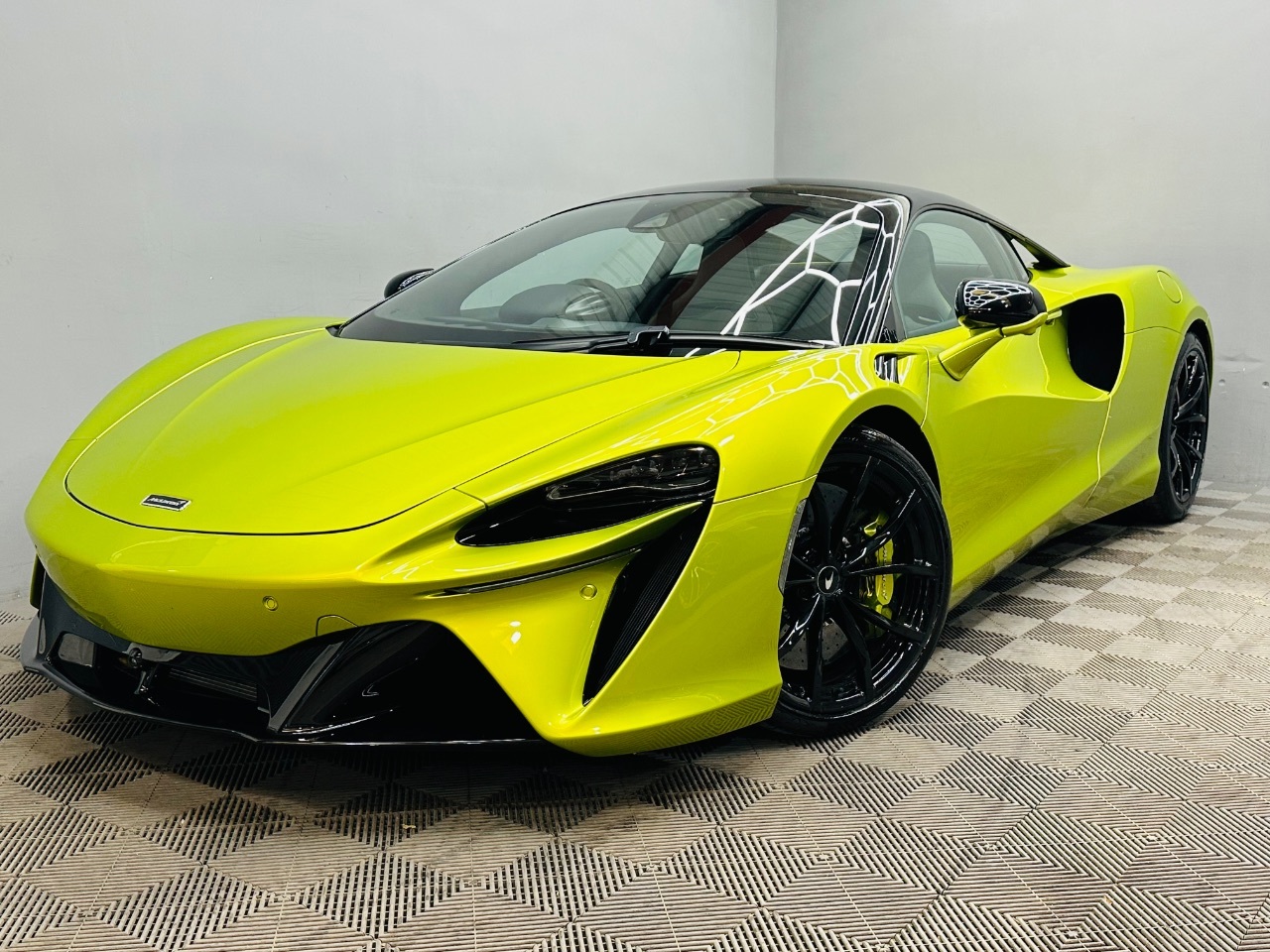 2023 McLaren Artura